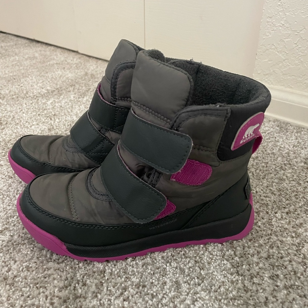 Sorel kids girls snow boots. Size 13 little kids